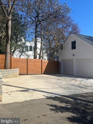 4624 Asbury Pl, Washington DC  20016-4325 exterior