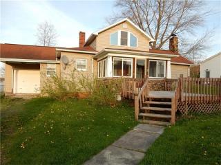 32 Grant St, Fredonia, PA 16124-3044