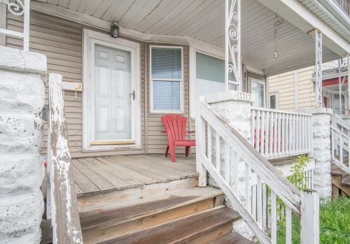 3313 Holton St, Milwaukee, WI 53212-1651