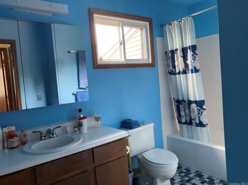 25 Bayberry Cir, Fishkill NY  12524-2603 exterior