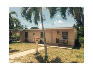 3890 3rd Ave, Hialeah, FL 33012-4332