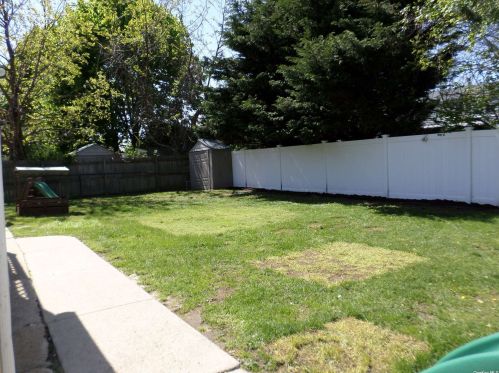 814 Delaware Ave, North Lindenhurst NY  11757-2811 exterior