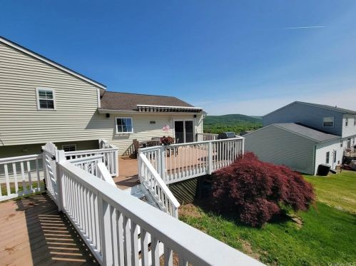 30 Clinton Dr, Washingtonville NY  10992-1300 exterior