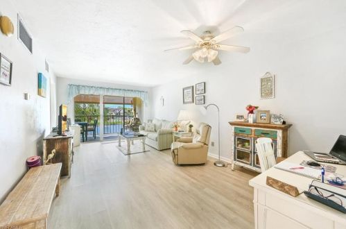 1024 Manatee Rd, Naples, FL 34114-3906