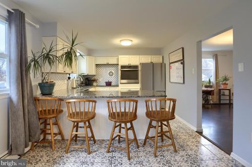 814 Sycamore Dr, Lansdale PA  19446-3128 exterior