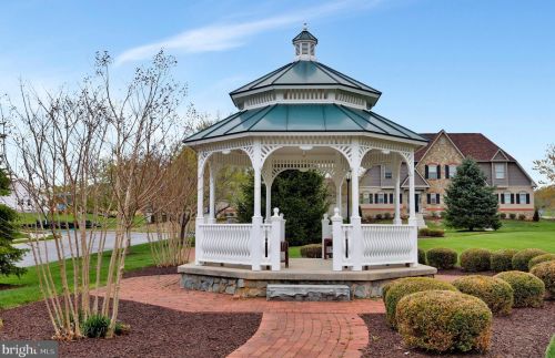 315 Lewis Washington Dr, Charles Town WV  25414-5666 exterior