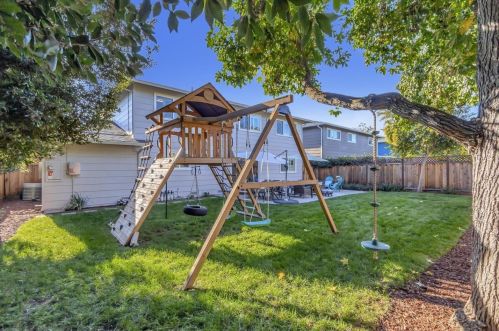 1685 Grizilo Dr, San Jose CA  95124-1920 exterior