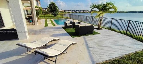 15800 88th Ave, Hialeah FL  33018-2019 exterior