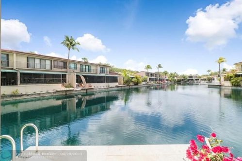 8288 Dundee Ter, Hialeah FL  33016-1405 exterior