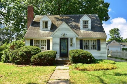 688 Center St, Manchester, CT 06040-2756