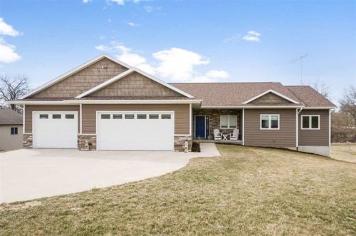 3105 Eastview Circle Dr, Riverside, IA 52327-9329
