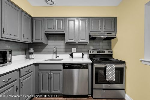 18 Woodmere Ct, East Freehold NJ  07728-4016 exterior