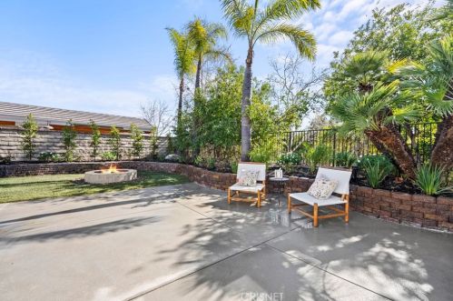 24370 Mornington Dr, Santa Clarita CA  91355-2037 exterior