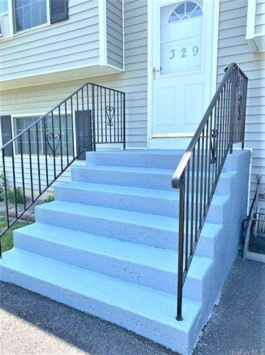 329 Aristotle Dr, Maybrook, NY 12543-1142