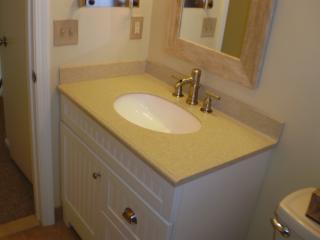 129 Village Ln, Branford CT  06405-2656 exterior