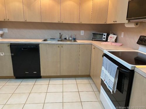 2800 46th Ave, Hollywood FL  33021-2926 exterior