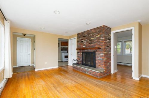 4 Maxwell Pl, New Hamburg, NY 12590-4810