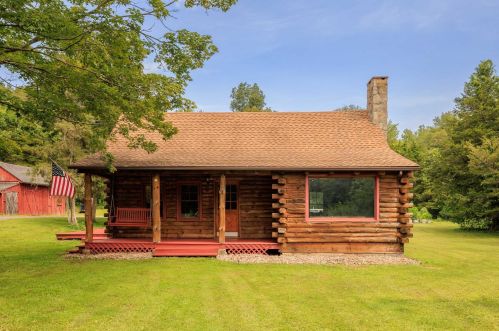 227 Fallkill Rd, Hyde Park, NY 12538-3028