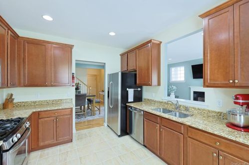 48 Avoncroft Ln, Middletown NY  10940-5086 exterior