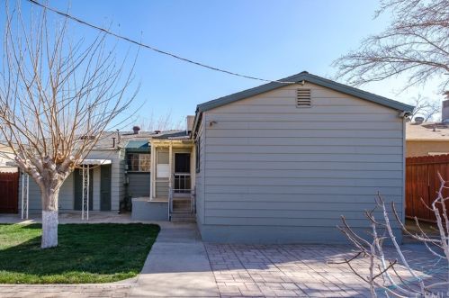 16842 Tracy St, Victorville CA  92395-3722 exterior