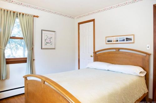 16 Visconti St, Norwalk CT  06851-4033 exterior