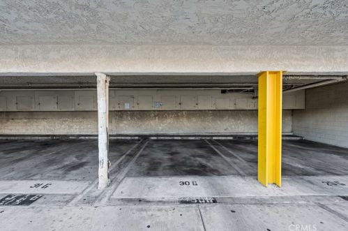 8800 Cedros Ave, Van Nuys CA  91402-2213 exterior