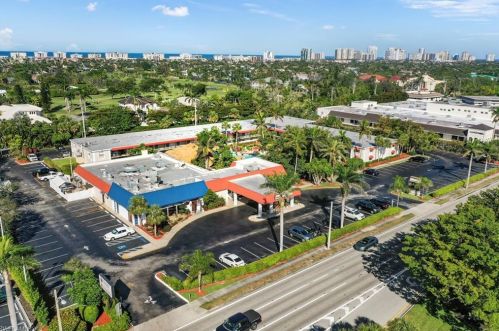 2555 Tamiami Trl, Naples FL  34103-4408 exterior