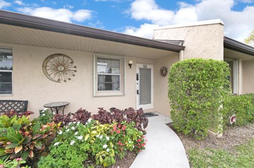 211 Lake Meryl Dr, West Palm Beach, FL 33411-3392