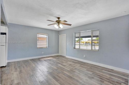 912 32nd St, Hialeah FL  33012-5040 exterior