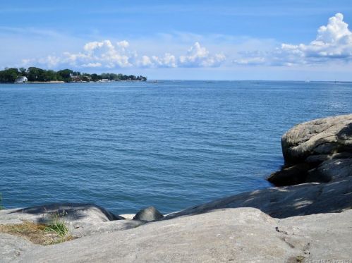 365 Sylvan Knl Rd, Stamford CT  06902-5348 exterior