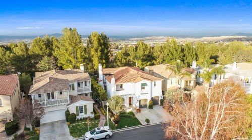 24613 Garland Dr, Santa Clarita CA  91355-4962 exterior