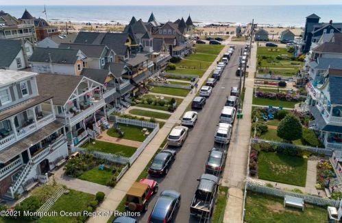7 Embury Ave, Ocean Grove, NJ 07756-1354