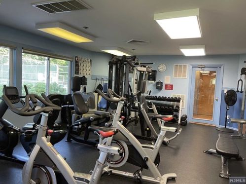 31 Erskine Ct, Mahwah NJ  07430-2014 exterior