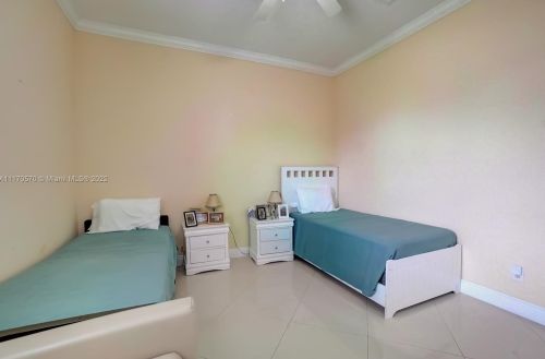 160 Saratoga Ave, Fort Pierce FL  34953-5974 exterior