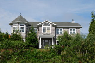 15 Fairmont Ave, Hither Plains, NY 11954-5143