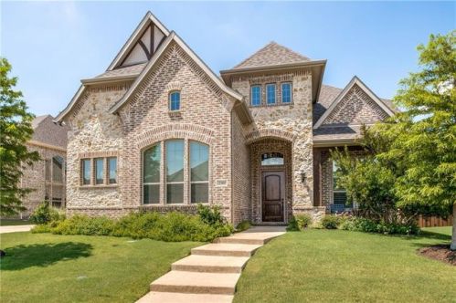 2305 Bronco Blvd, Carrollton, TX 75010-4972