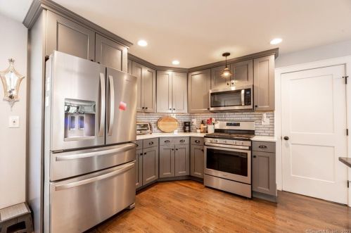 53 Grant St, Milford CT 06460-5310 exterior