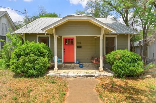 702 31st St, Austin TX  78705-2214 exterior