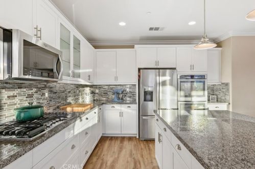 39057 Hidden Creek Ln, Temecula CA  92591-7417 exterior