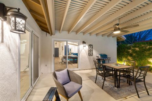51915 Avenida Alvarado, La Quinta CA  92253-3190 exterior