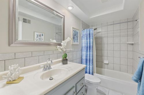 7180 Orchard Dr, Gilroy CA  95020-6307 exterior