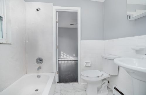 2465 Galbraith Rd, Cincinnati OH 45239-4208 exterior