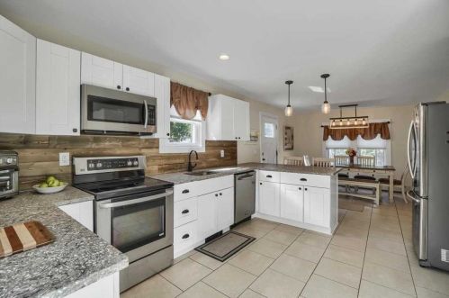 71 Hy Vue Dr, Newburgh, NY 12550-1848