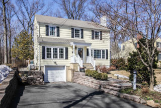 10 Rose Ter, Chatham Township, NJ 07928-2070