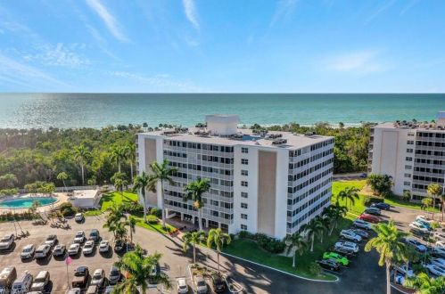 3 Bluebill Ave, Naples FL  34108-1788 exterior