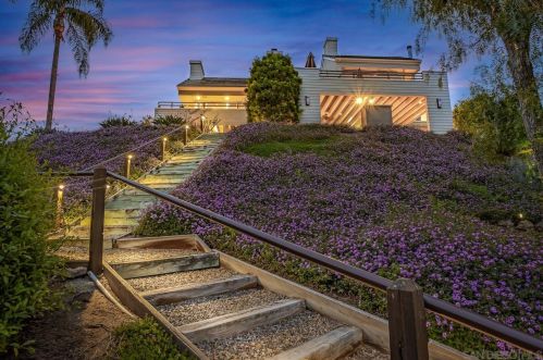 3637 Dove Holw Rd, Encinitas CA 92024-7248 exterior