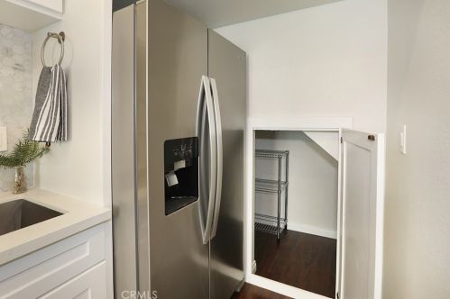 10926 Moorpark St, North Hollywood, CA 91602-2200
