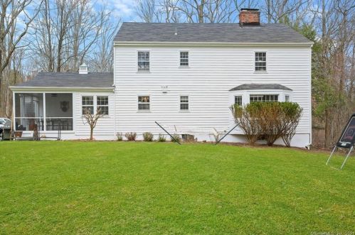 190 Briscoe Rd, New Canaan CT  06840-2303 exterior