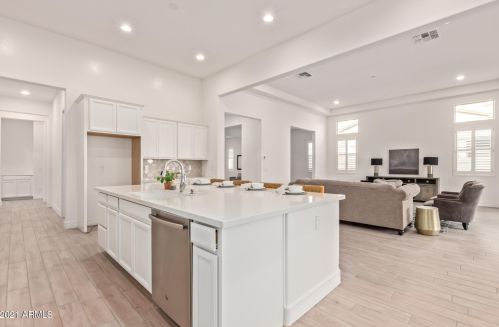 3731 Arabian Dr, Gilbert AZ  85296 exterior