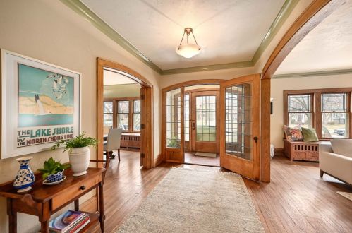 3541 Hackett Ave, Milwaukee, WI 53211-2638